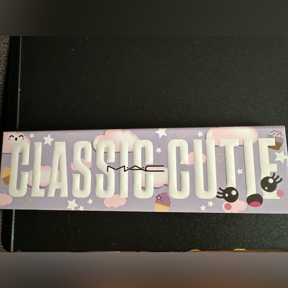 Mac Classic cutie eyeshadow pallet